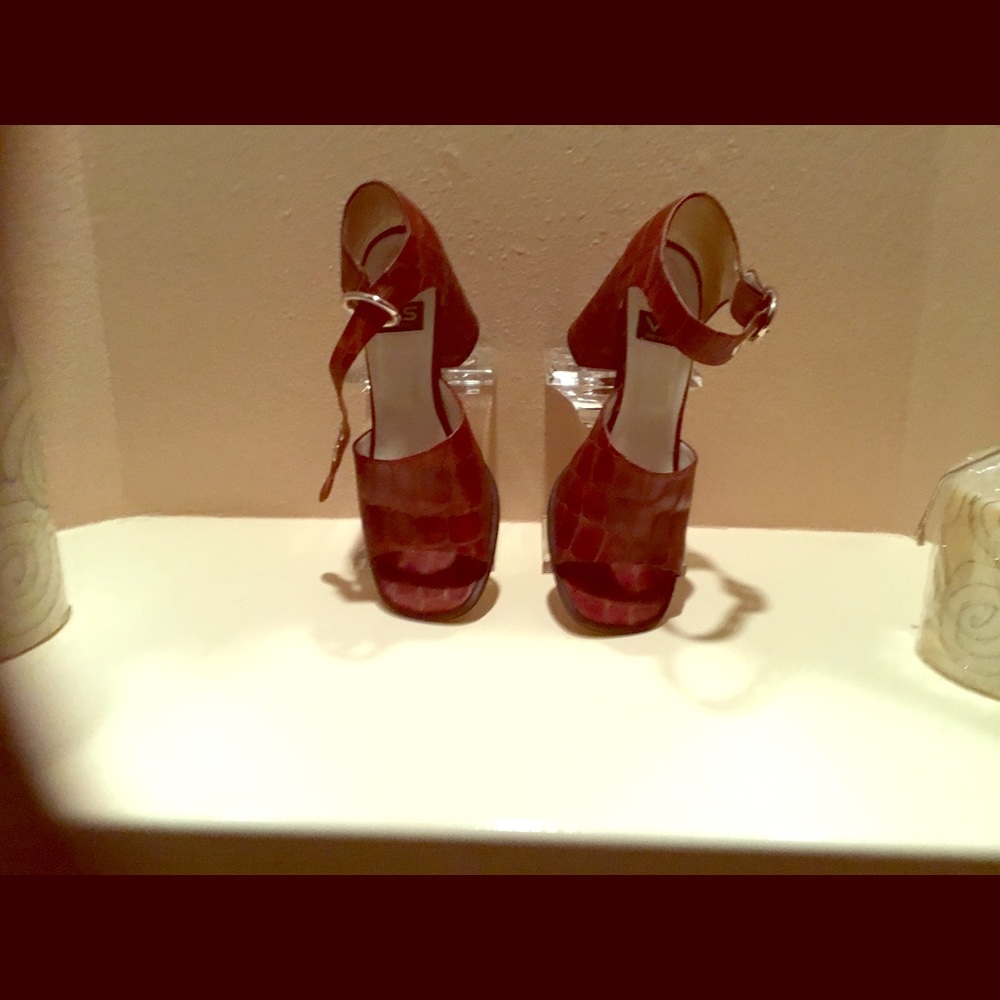 VIA SPIGA    Croc Embossed Peep Toe Pump
